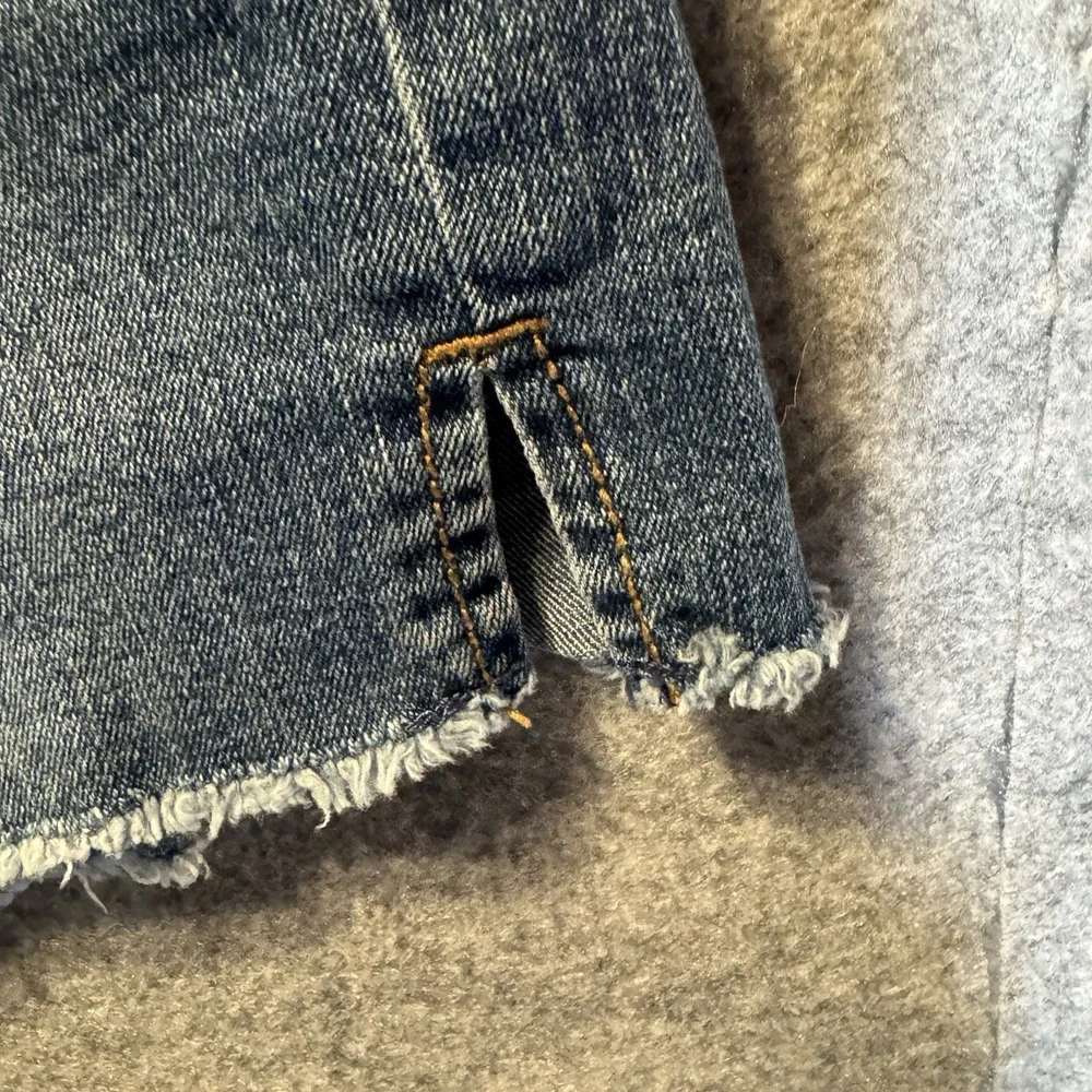 Jessica Simpson Denim Cut Off Shorts Size 6 Frayed Hem Side Slits High Wasted
